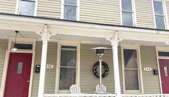 Centrally Located near MarkTwain Caves, Downtown, Nature Trails, Winery 5mins