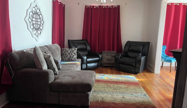 Centrally located spacious house in Valentine, 4 bedrooms, 5 beds, sleeps 8