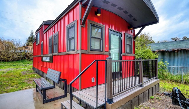Chama Crossing - Tiny Train Next to Railroad - Dog Friendly in Chama