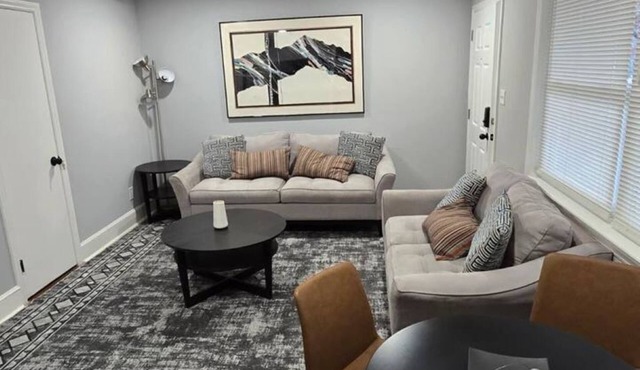 Charlotte Cozy Charm: Cozy Retreat with BBQ Oasis