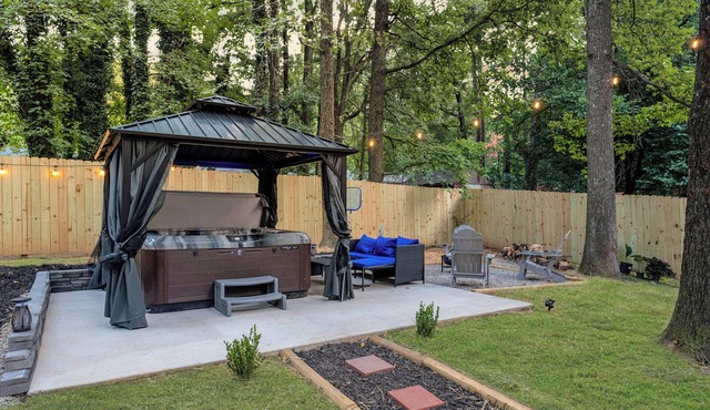Charlottle Jacuzzi side oasis