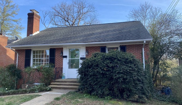 Charming 2 bedroom Brick Cottage in Charlottesville, minutes from Scott Stadium