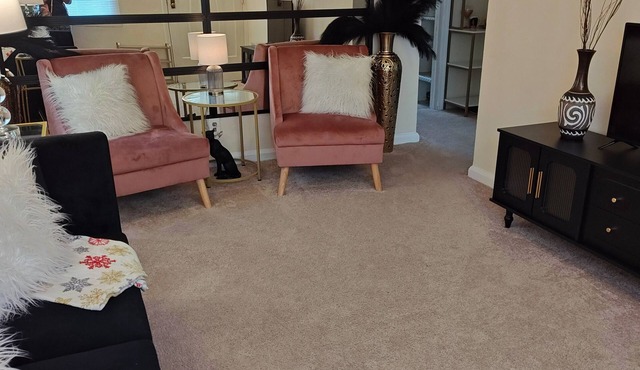 Charming 2-bedroom apartment with WiFi, AC in Portsmouth. Close to Rivers Casino