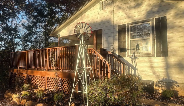 Charming 2-bedroom cottage in Franklin, NC in the Great Smoky Mountains