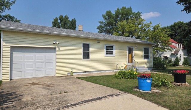 Charming 2-bedroom house in Esmond with AC