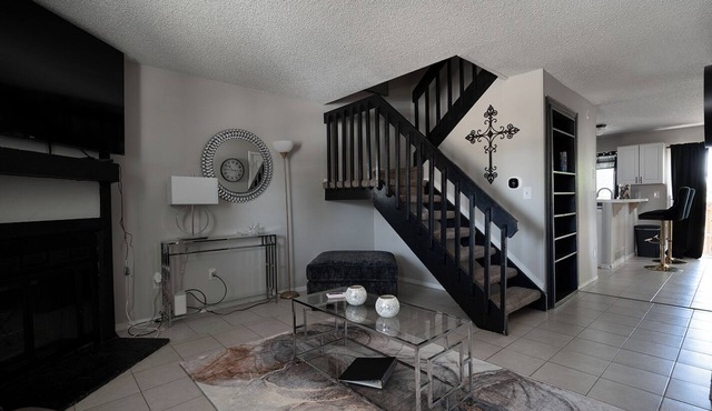 Charming 2-bedroom townhome with AC, WiFi in enchanting Aurora