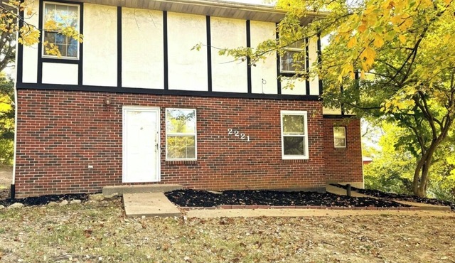 Charming 2-story apartment in wonderful Jefferson City with WiFi, AC