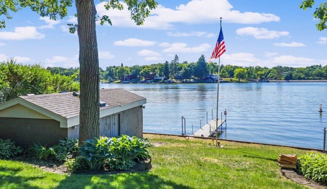 Charming 3 Bed Lakefront Home steps to the water!