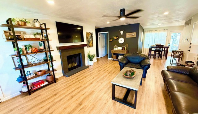 Charming 3-bedroom Georgetown house close to Square. Long term stays welcomed.