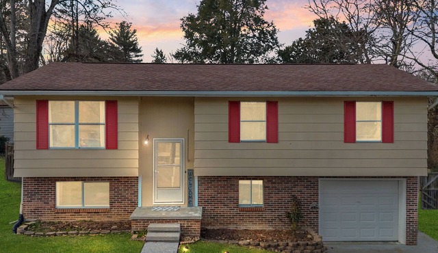 Charming 3-bedroom house in a Quiet Neighborhood - Extended Stay Only