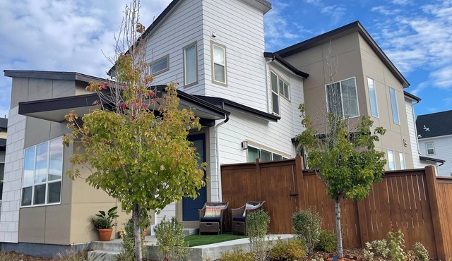 Charming 3-bedroom house with AC, fitness room, WiFi in delightful Denver