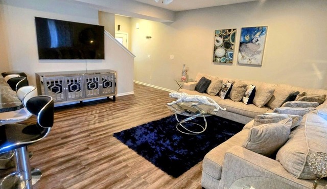 Charming 3-bedroom townhome with AC and WiFi in GrimesnWeekly discount is 10%