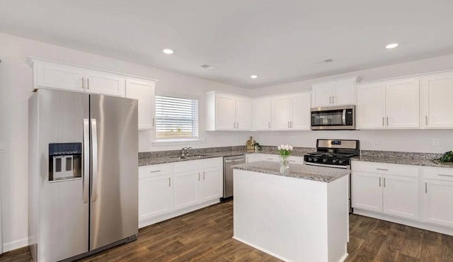Charming 3-BR,2.5Bath,12 mins away GSP,10 mins BMW,In midof Spartburg Greenville
