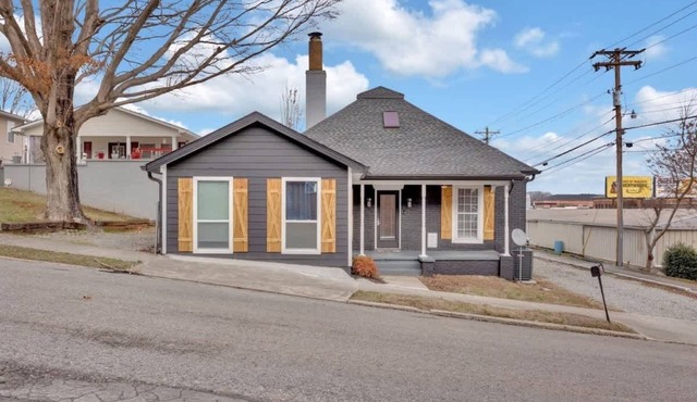 Charming 3BR Near Lakes, Parks & Downtown LC!