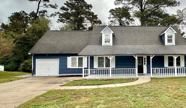 Charming 4-bedroom 2200SQFT house with great backyard