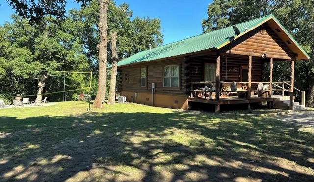 Charming Cabin with Hot Tub