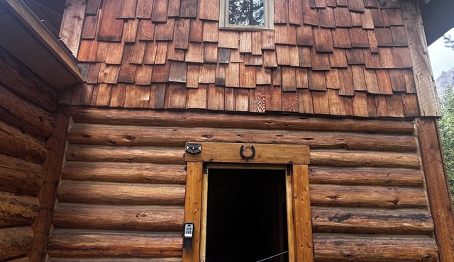 Charming cabin with WiFi in Silver Gate/Cooke City in Silver Gate