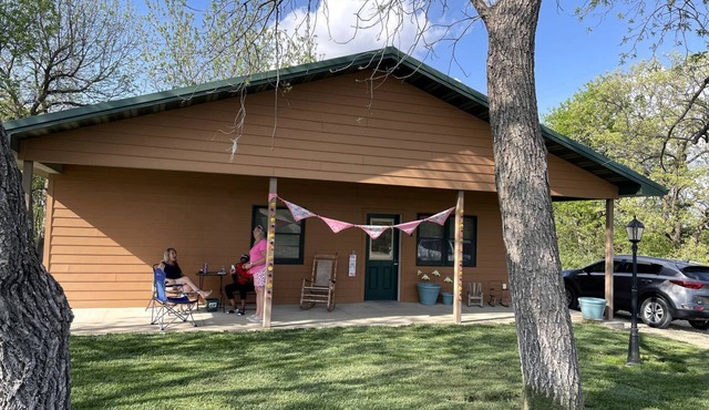 Charming Camping Cabin Rental for Families near Milford Lake, Kansas