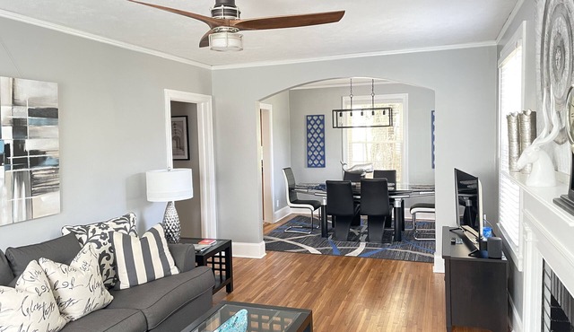 ★ Charming Comfy Cottage Home with a Modern Flair★