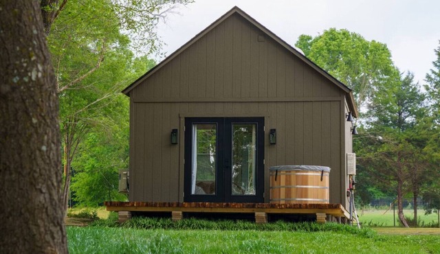 Charming & Cozy Lake Farm Retreat: Soaking Tub, Patio, King Bed, Workspace!