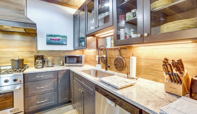 Charming Eclectic Vacation Rental w/Beach Access!