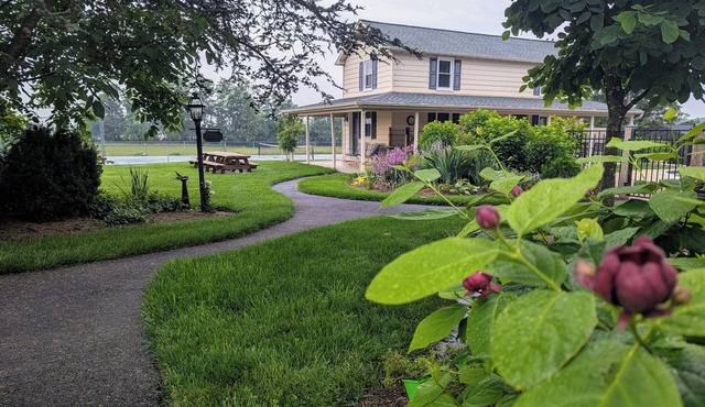 Charming Farmhouse Getaway With Stunning Mountain Views, Near Gettysburg