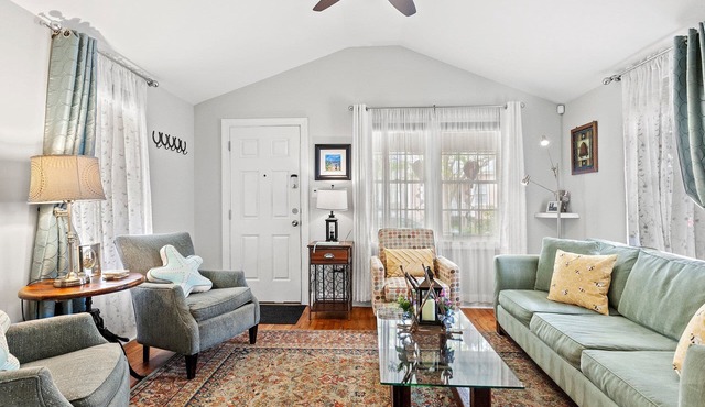 Charming Freestanding Cottage in Historic District in Savannah