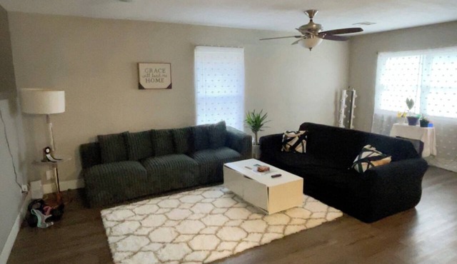 Charming Huge 3-bedroom Chicken Cottage