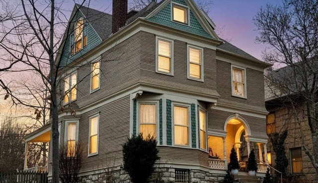 Charming Hyde Park Victorian - Near Downtown Kansas City