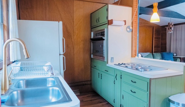 Charming Mid-Century Cabin - Warm, Cozy & Scenic