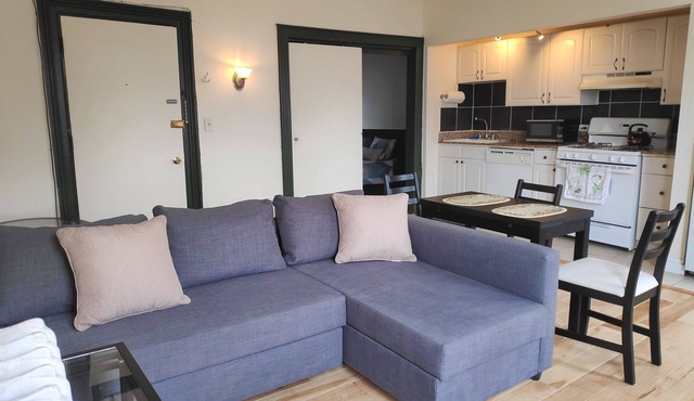 Charming Nest Atop Bolton Hill Brownstone w/Parking & Free Wifi