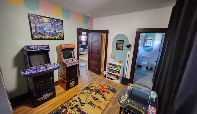 Charming retro 3-bedroom retreat in Le Mars w/Game Room