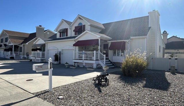 Charming two-story townhouse! Sleeps 12