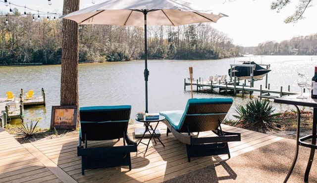 Charming Waterfront Cottage Small Beach