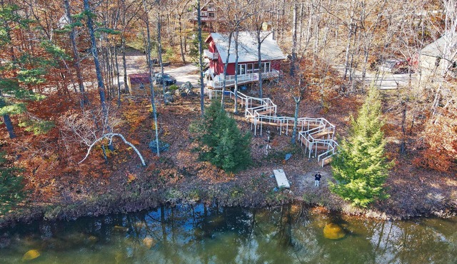 Charming Waterfront House with Large Deck, Short Drive to North Conway in Madison