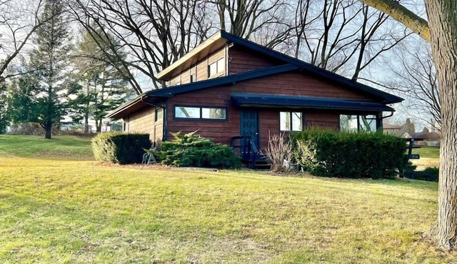 Cheerful 4 Bedroom home with a huge back yard