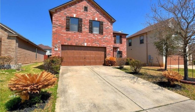 Cheerful 4 Bedroom House with Garage