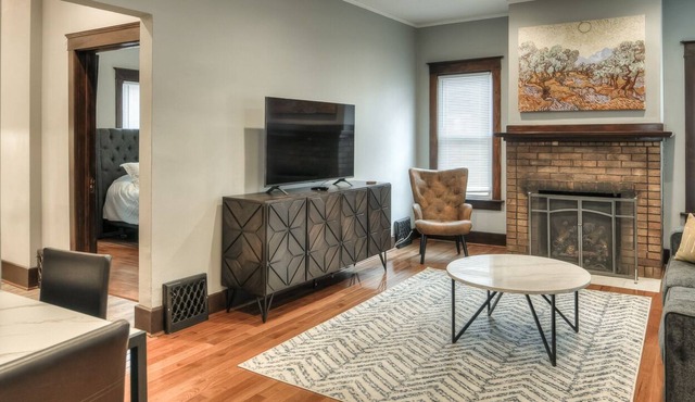 Cheerful Dundee 4bedrm 1 loft home w/ full kitchen