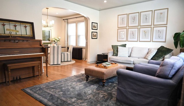 Chicago Home with gym - 15 min to O’Hare & Rosemont