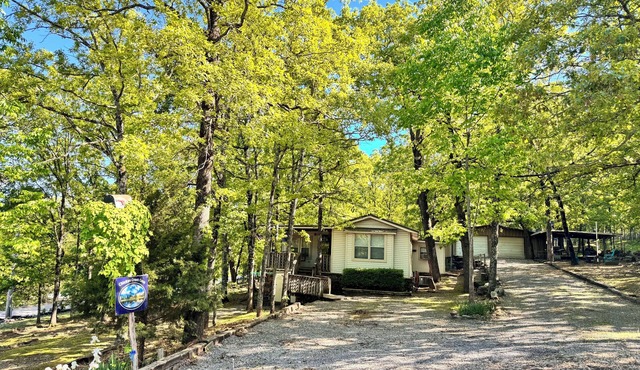 Chicken Creek Casa at Lake Tenkiller! HUGE LOT IN WOODED AREA CLOSE TO LAKE