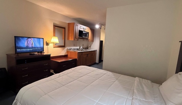 Clarion Hometown Inn