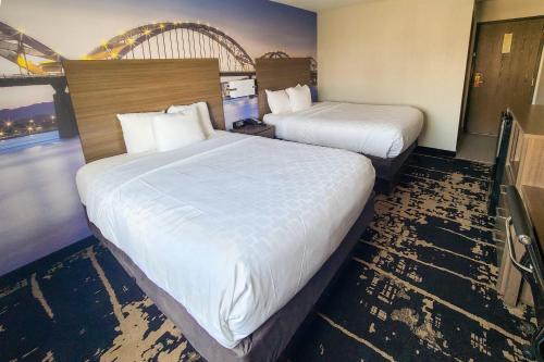 Clarion Pointe Bettendorf - Quad Cities