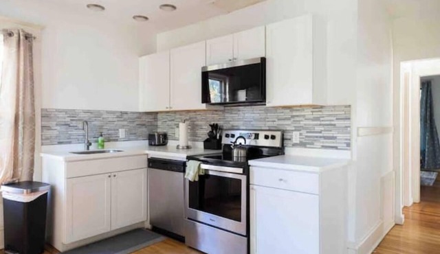 Classic&Modern: Prime location, Parking!