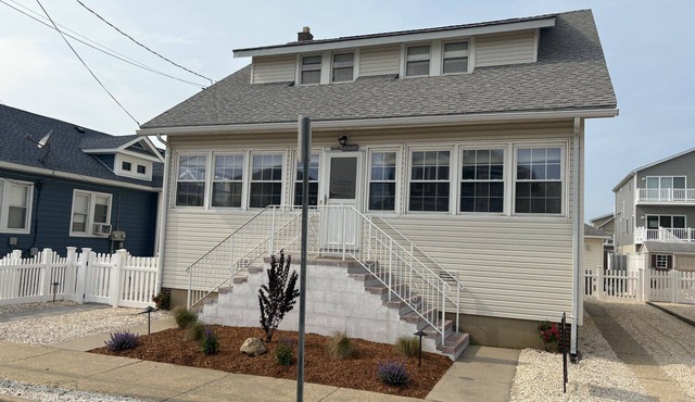 Classic OCEAN BLOCK CAPE WITH 4 BR 2 BATHS.