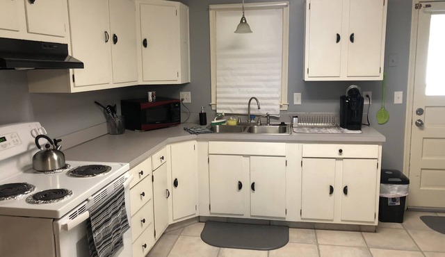 Clean, comfortable, convenient! 2 bed home in Bellevue
