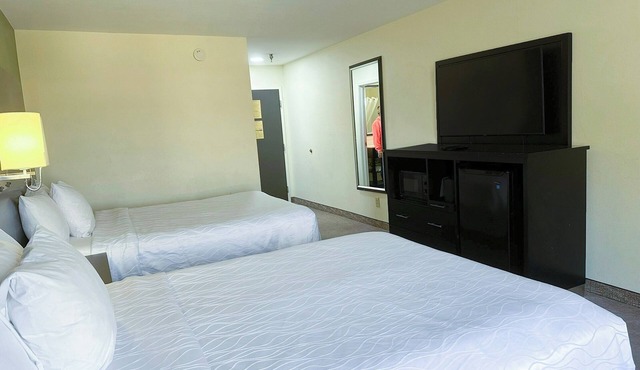 Clean Double Queen Room | 3 Rooms | Fun Stay Close to Berry College