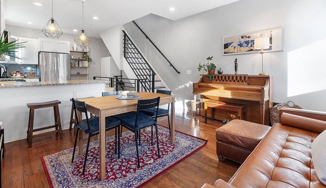 Close 2 Stadiums/Center City/3bd/3ba/Outdoor Area