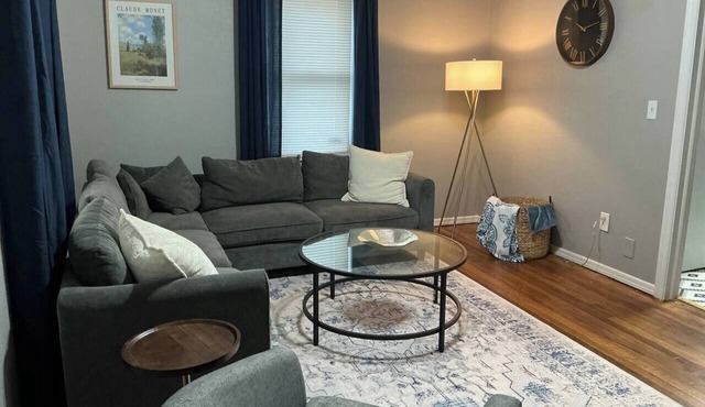 Close to Tinker AFB 2 Bed 2 Bath-Modern Nest, Modern Nest-Contemporary 2 Bedroom