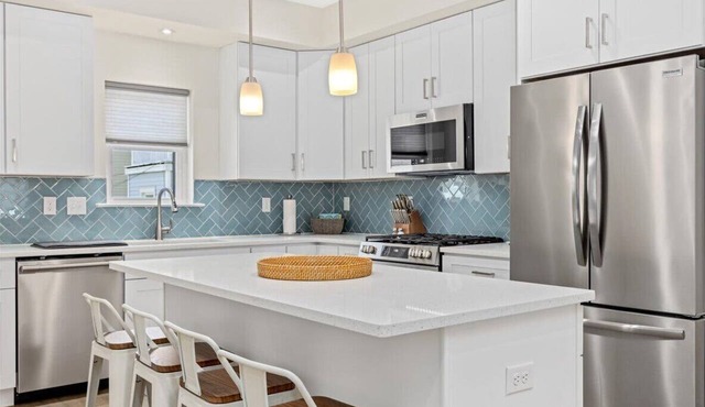 Coastal Comfort | 3BR Townhouse by Beach