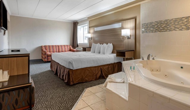 Coastal Inn by Beach and Boardwalk